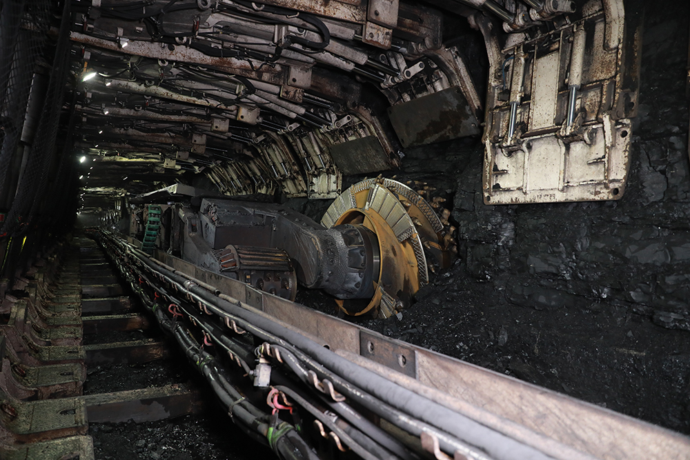 1675408315785092045.jpg 井下生产工作面 (2)a.jpg